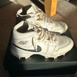 Jordan 1 Mid Youth Cleat Football/Baseball size 6Y - used in great condition